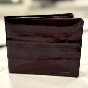 NWOT Men’s Deep Brown Eel Skin Wallet